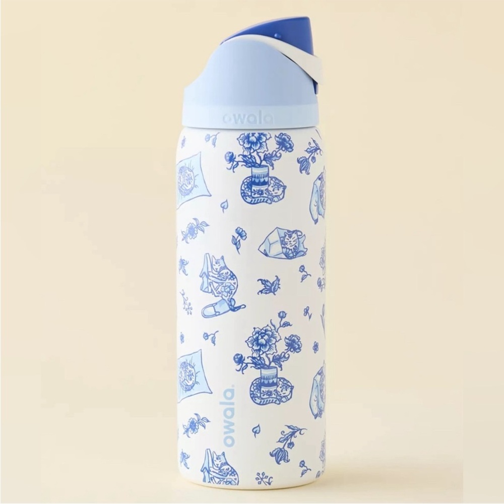 Owala Urban Outfitters Exclusive Delft Cat Print FreeSip 32 oz Water Bottle - Picture 2 of 10